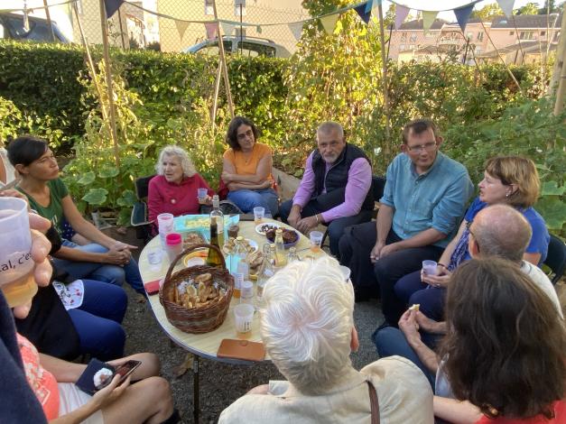 Discussion de groupe lors du forum A Table 