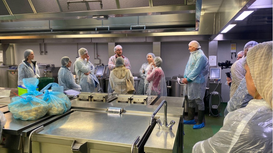 Visit of ISoSL inter-communal central kitchen during the EU City Lab in Liège (photo crédit: François Jégou) 