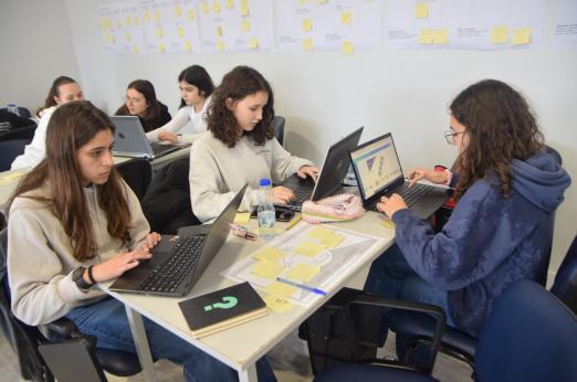 A group of young individuals, likely students, engaged in a collaborative learning or workshop setting. Credits: Albergaria-a-Velha (PT).