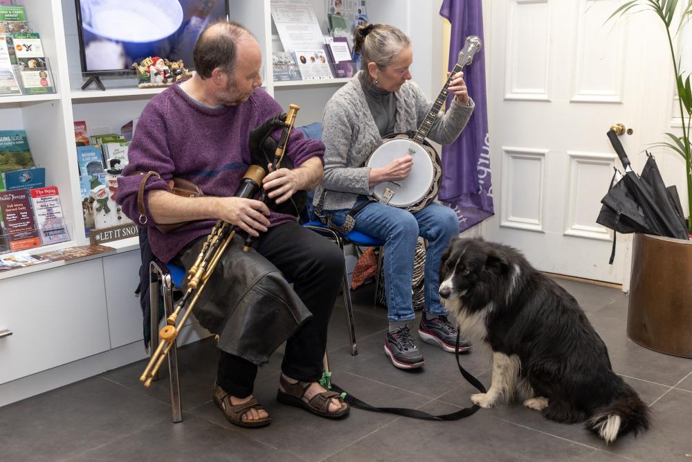 Network partners enjoy a performance of traditional Irish music at the Tourism Bureau 